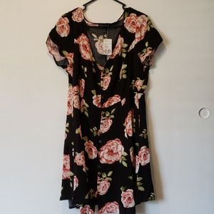 Short sleeve black floral dress with pockets